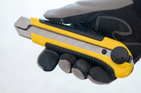 Nóż z ostrzem łamanym 180 x 25mm STANLEY (1-10-425)