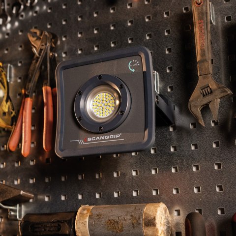 Akumulatorowa lampa robocza multi-LED, 2000 lm, 7.2V/3.2Ah, USB-C, NOVA R, SCANGRIP [03.6201]