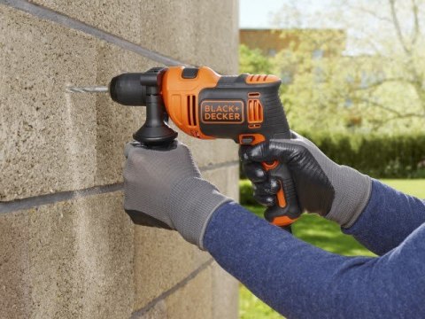 Elektryczna wiertarka udarowa 710W + 32 akcesoria, Black+Decker [BEH710SA32-QS]