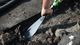 Narzędzie do usuwania papy FREUND BOZZ 00270000 – profesjonalny skrobak i łom dekarski