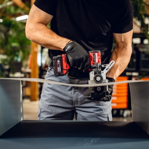 AccuBeader Buschmann Tools – Przenośna Maszyna do żłobienia Rur i Blach