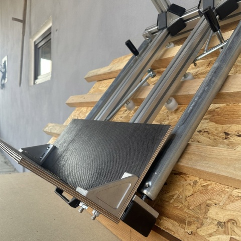 Łaciarka dekarska – profesjonalne urządzenie do montażu łat dachowych