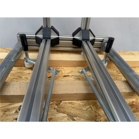 Łaciarka dekarska – profesjonalne urządzenie do montażu łat dachowych