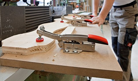 Szybkomocujący docisk kolanowy pionowy z podstawą poziomą i regulacją 40mm Bessey [STC-HH50]