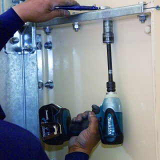 Akumulatorowy klucz udarowy 1/2", 230Nm, 18V Li-Ion 2x5,0Ah Makita [DTW251RTJ]