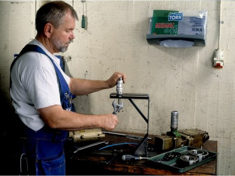 Klucz nastawny szwedzki 208mm z dwukierunkową szczęką 28mm Bahco [9071 P]