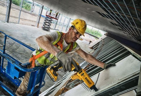 Akumulatorowa wkrętarka do płyt G-K DeWalt [DCF620D2K-QW] 18V XR, Li-Ion, 2x2,0Ah