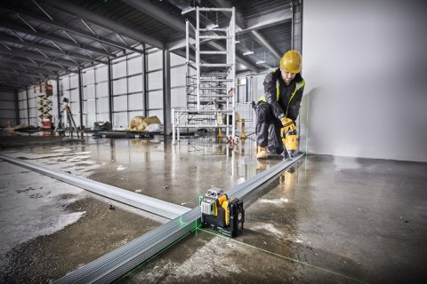 Akumulatorowy, samopoziomujący laser 3-wiązkowy 360° z wiązką zieloną do 30m, Li-Ion 10,8V Li-Ion 2,0Ah DeWALT [DCE089D1G-QW]
