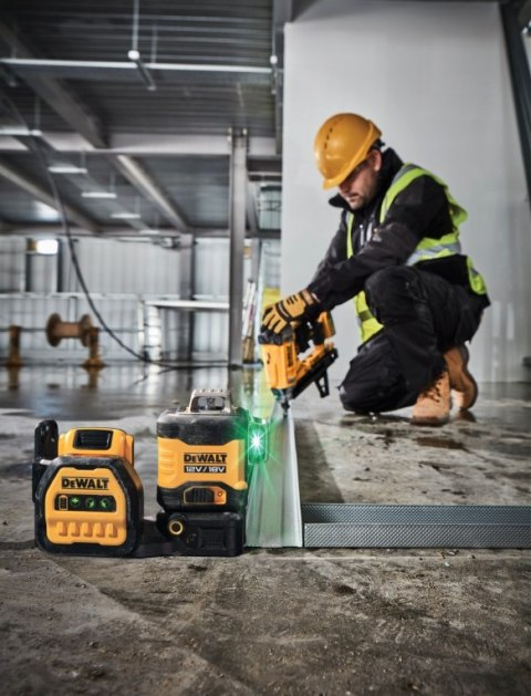 Akumulatorowy, samopoziomujący laser 3-wiązkowy 360° z wiązką zieloną do 30m, Li-Ion 10,8V Li-Ion 2,0Ah DeWALT [DCE089D1G-QW]