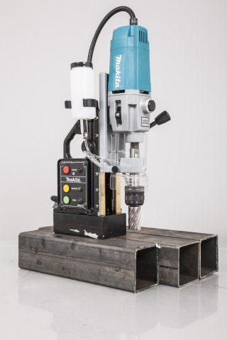 Wiertarka 2-biegowa na stopie magnetycznej, 1150W, zakres pracy 12-50mm, Makita [HB500]