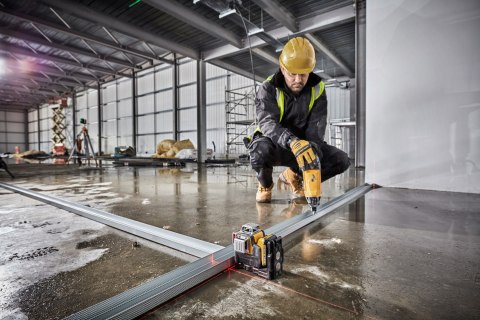 Akumulatorowy, samopoziomujący laser 3-wiązkowy 360° z wiązką czerwoną do 15m, 10,8V Li-Ion 2,0Ah DeWALT [DCE089D1R-QW]