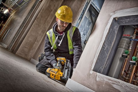 Akumulatorowa sztyfciarka/gwoździarka do wykończeń 18V Li-Ion 2x2,0Ah DeWalt [DCN660D2-QW]