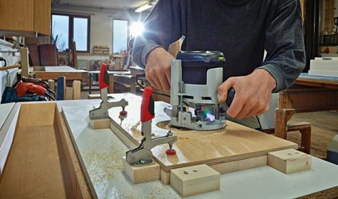 Szybkomocujący docisk kolanowy pionowy z otwartym ramieniem, podstawą poziomą i regulacją 40mm Bessey [STC-VH50]