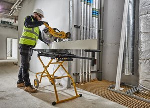 Mobilny stół roboczy do pilarki ukośnicy DeWalt [DE7260-XJ]