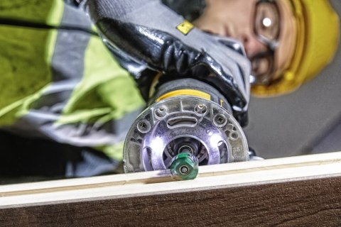 Akumulatorowa frezarka górnowrzecionowa, tuleja zaciskowa 8mm, 18V Li-Ion 2x5,0Ah DeWalt [DCW604P2-QW]