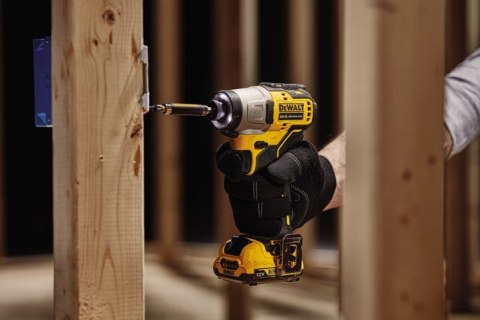 Akumulatorowa zakrętarka udarowa 1/4", 3-biegi z trybem precyzyjnym, 12V Li-Ion 2x2,0Ah Dewalt [DCF801D2-QW]