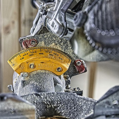 Akumulatorowa pilarka tarczowa/ukośnica 250mm, 54V 2x6,0Ah XR, Li-Ion DeWALT [DCS727T2-QW]