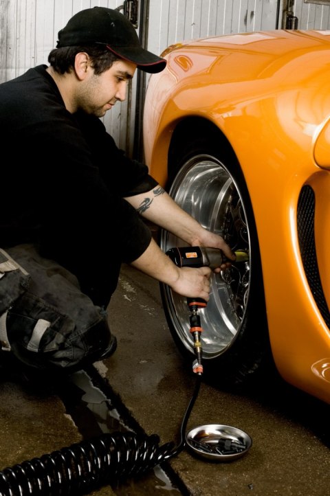 Pneumatyczny klucz udarowy 1/2" z uchwytem magnetycznym i 3 nasadkami sześciokątnymi do kół 17,19,21mm Bahco [BP815K2]