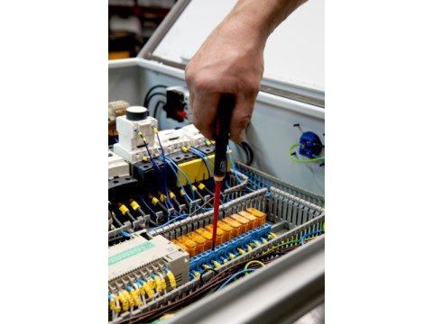 Wkrętak izolowany do śrub płaskich 2,0x12x200mm VDE ERGO Bahco [BE-8259S]