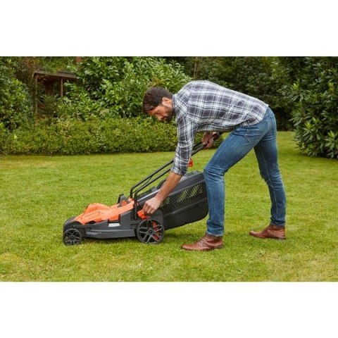 Kosiarka elektryczna 38 cm, 1600W, uchwyt EasySteer, schowek na przewód Black+Decker [BEMW471ES-QS]
