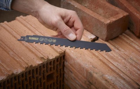 Brzeszczot do piły szablastej, do cięcia betonu, cegły, Porotonu i cementu z włóknem szklanym, 240mm, DeWALT [DT2420-QZ]