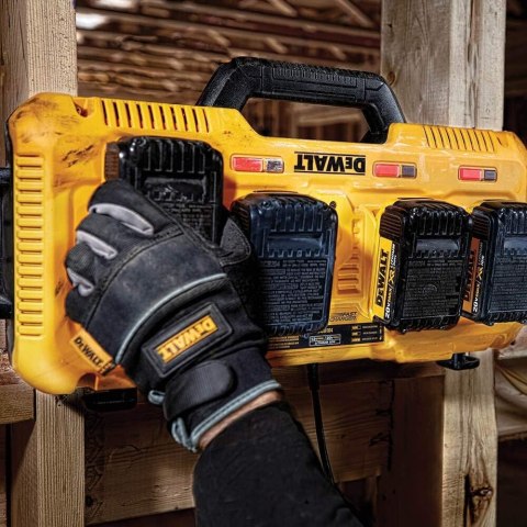 Ładowarka z 4 portami, 8A XR Li-Ion, DeWalt [DCB104-QW]