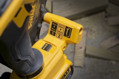 Akumulatorowa gwoździarka, 18V, 2x5.0Ah, DeWalt [DCN693P2-QW]