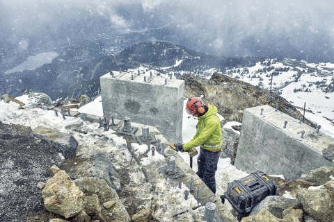 Akumulatorowa szlifierka kątowa FlexVolt 125 mm, 54V Li-Ion, 2 x 6,0 Ah, TSTAK, DeWALT [DCG418T2-QW]