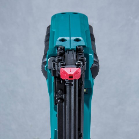 Akumulatorowa sztyfciarka 15-35mm, 18V Li-Ion 2x3,0Ah Makita [DFN350RFJ]