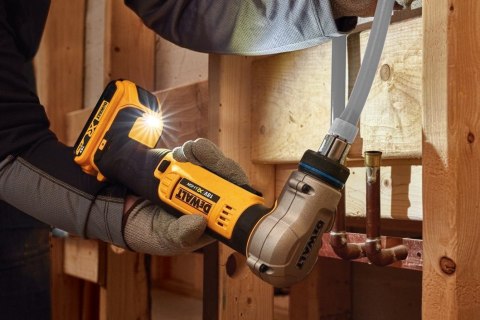Akumulatorowy rozszerzacz rur PEX 18V XR Li-Ion 2 x 2,0 Ah w walizce DeWalt [DCE400D2-QW]