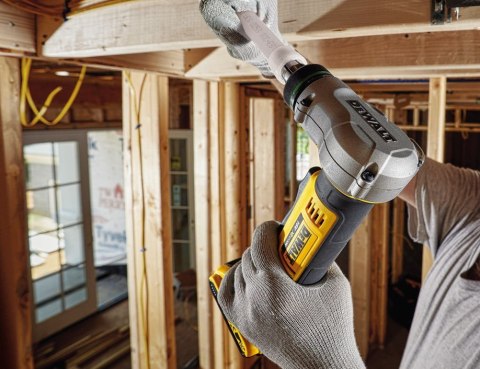 Akumulatorowy rozszerzacz rur PEX 18V XR Li-Ion 2 x 2,0 Ah w walizce DeWalt [DCE400D2-QW]