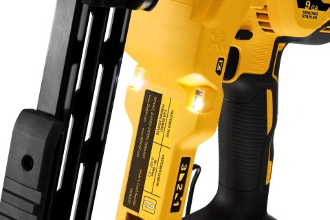 Akumulatorowy zszywacz do ogrodzeń DeWalt [DCFS950P2-QW] 18V Li-Ion 2x5,0Ah
