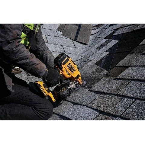 Akumulatorowa gwoździarka do pokryć dachowych 18V DeWalt [DCN45RND2-QW] 2x2,0Ah, Li-Ion