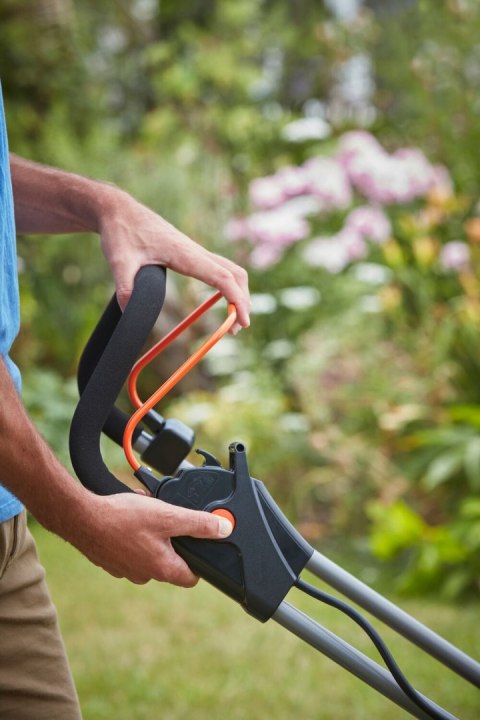 Akumulatorowa kosiarka 33cm, 2x18V, 2x4,0Ah Black+Decker [BCMW33184L2-QW]