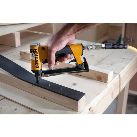 Zszywacz pneumatyczny na zszywki 4-16 x 12,8mm Bostitch [21680B-E]