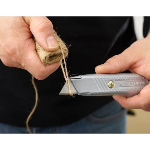 Nóż uniwersalny, metalowa obudowa, ostrze stałe trapezowe, Stanley [2-10-199]