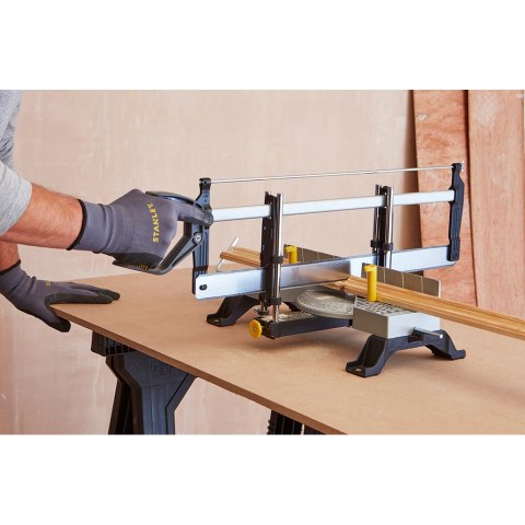 Przyrżnia nastawna z piłą, Stanley [1-20-800] do precyzyjnego cięcia