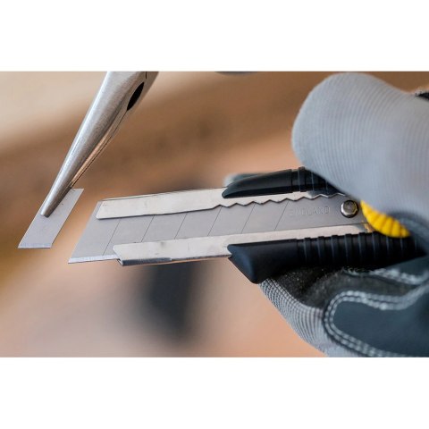 Nóż z wymiennym, łamanym ostrzem 18mm i z blokadą, Stanley [1-10-418]