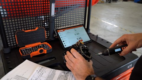 Wkrętak dynamometryczny elektroniczny z pomiarem momentu i kąta, pamięcią i łączem Bluetooth, 0.45-9Nm, Bahco [TASMB14H09] wewnę