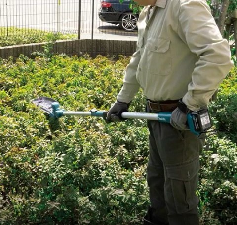Akumulatorowe nożyce do żywopłotu na wysięgniku, ostrze 46cm, Makita [UN460WDZ] 12V max, Li-Ion