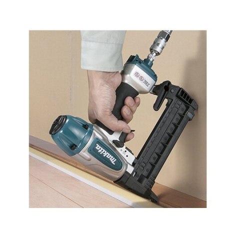 Zszywacz pneumatyczny na zszywki 13-38 x 5,7mm Makita [AT638A]