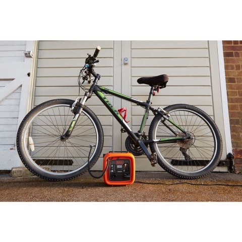 Kompresor / pompka, zasilana z gniazda zapalniczki samochodowej 12V, Black+Decker [ASI400-XJ]