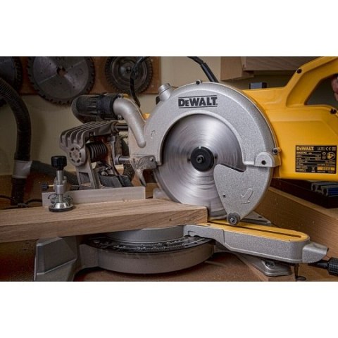 Piła tarczowa do cięcia drewna 250/30/2,8mm, 24 zęby, EXTREME DeWALT [DT4202-QZ]