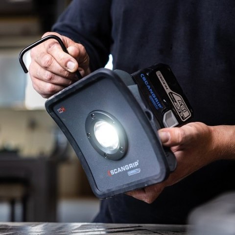 Akumulatorowa lampa robocza ze ściemniaczem COB LED 2000 lumenów, 18V Li-Ion, POWERBANK USB, NOVA 2 CONNECT Scangrip [03.6100C]