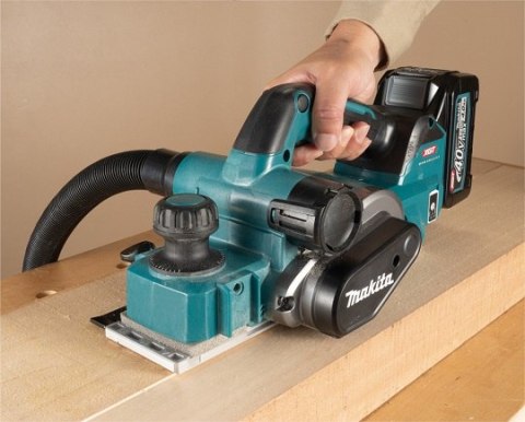 Akumulatorowy strug do drewna 82mm, 40V max XGT Makita [KP001GM202] 2x4,0Ah, Li-Ion, AWS Bluetooth