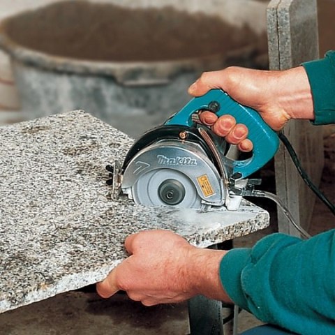 Przecinarka ręczna z tarczą diamentową 125mm do glazury, marmuru, granitu, do cięcia na mokro, 860W, Makita [4101RH]