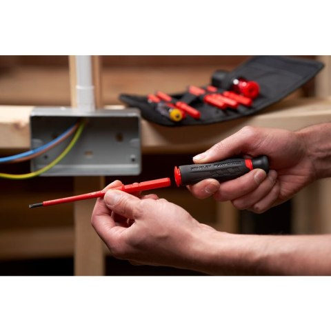 Zestaw: 2 wkrętaków z wymiennymi trzpieniami izolowanymi VDE i próbnikiem napięcia 10szt. Stanley Fatmax [FMHT66426-0] w sakwie