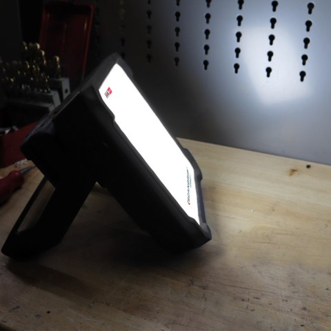 Akumulatorowy reflektor o mocy 2000 lumenów Li-lon 18V,20V VEGA 2 CONNECT Scangrip [03.6106C]