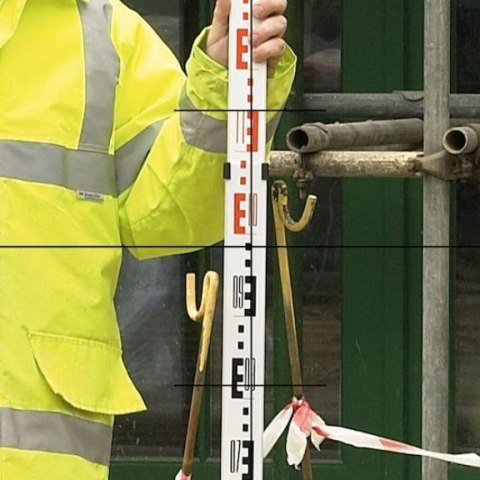 Niwelator optyczny samopoziomujący do 100m DeWalt [DW096PK-XJ] kufer