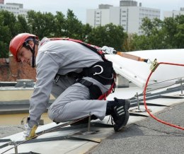 PROTEKT Urządzenie samozaciskowe LINOSTOP II 25 m do pracy w pionie i poziomie